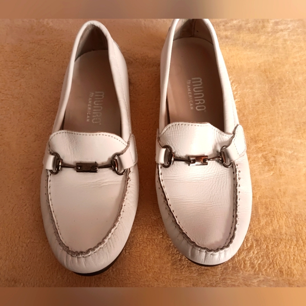 Women's size 6.5, Munro American loafers